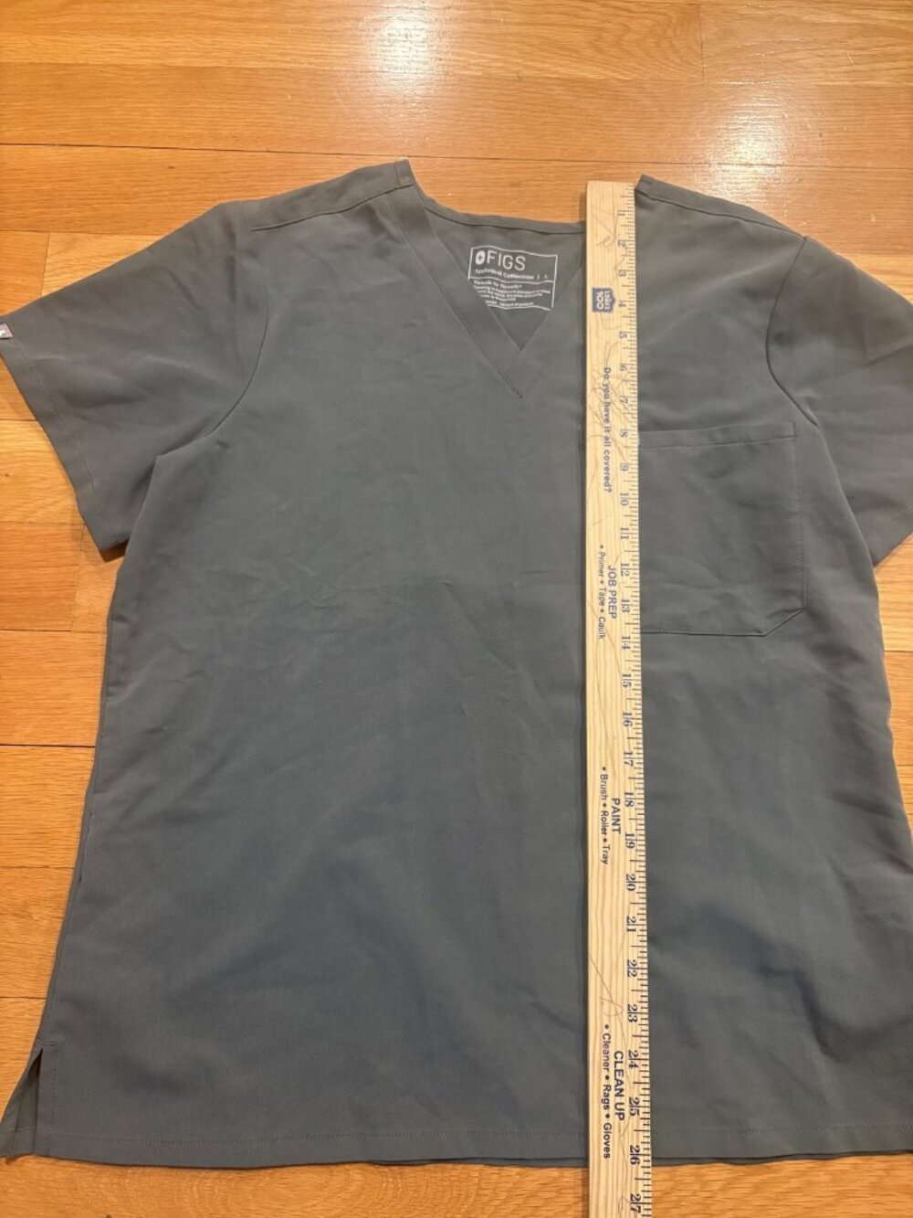 Figs Size Large (L) V-Neck Scrub Top with Chest Pocket - Picture 3 of 4